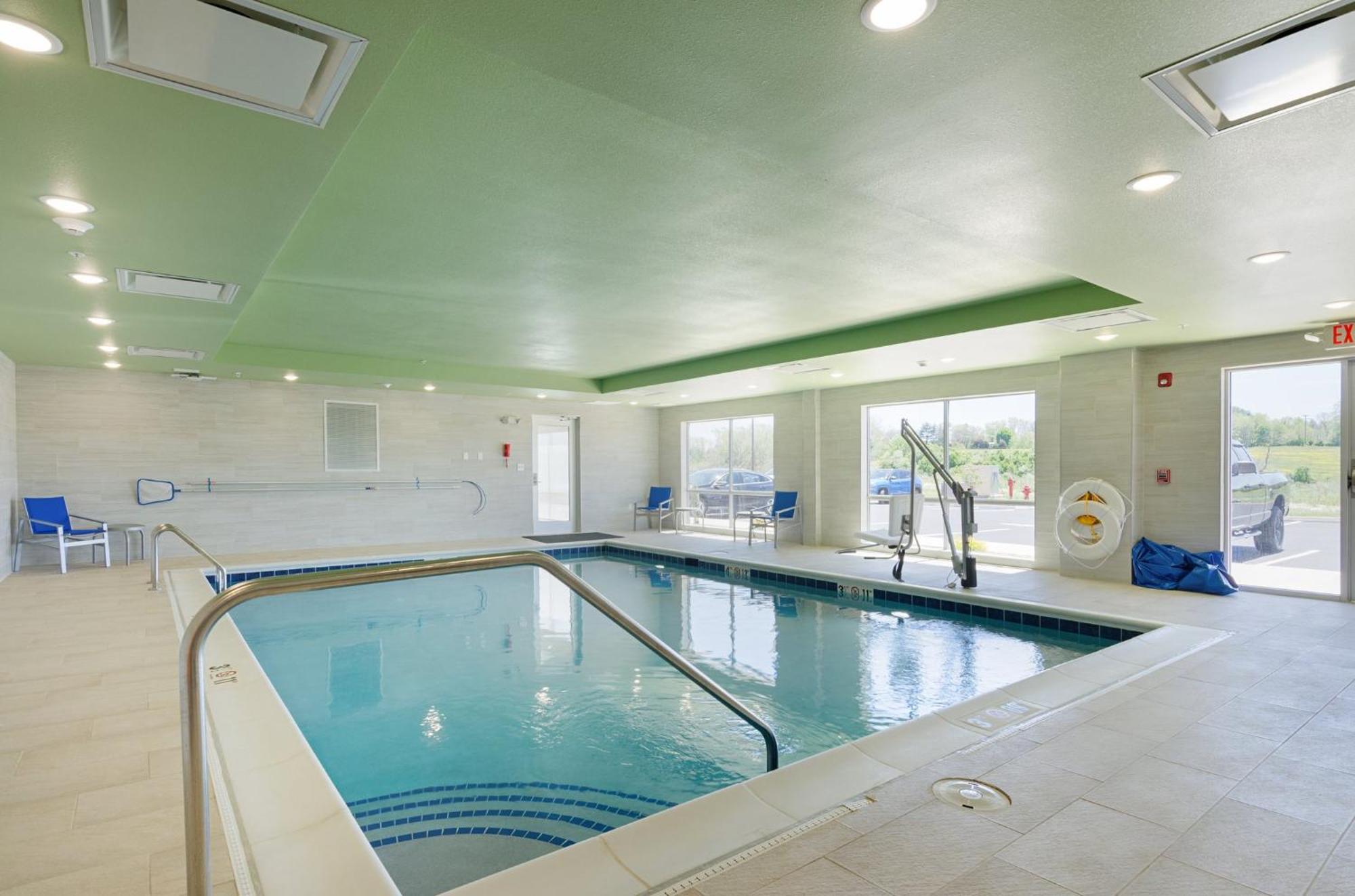 Holiday Inn Express & Suites - Abingdon By Ihg Exterior foto